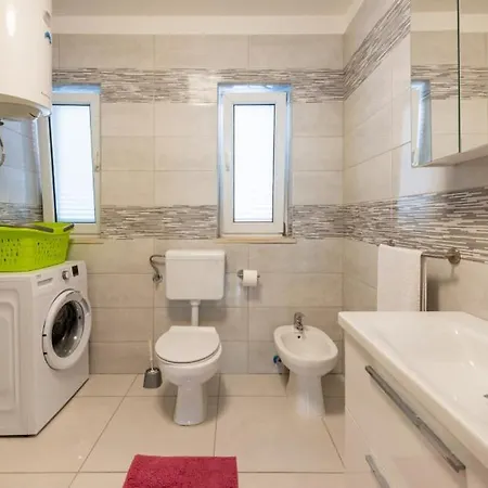 Max By Guide Apartman Fiume