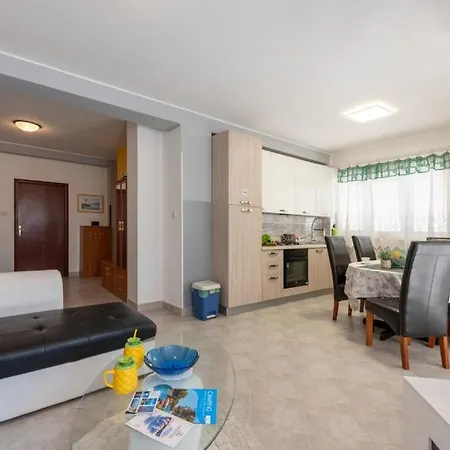 Max By Guide アパート リエカ